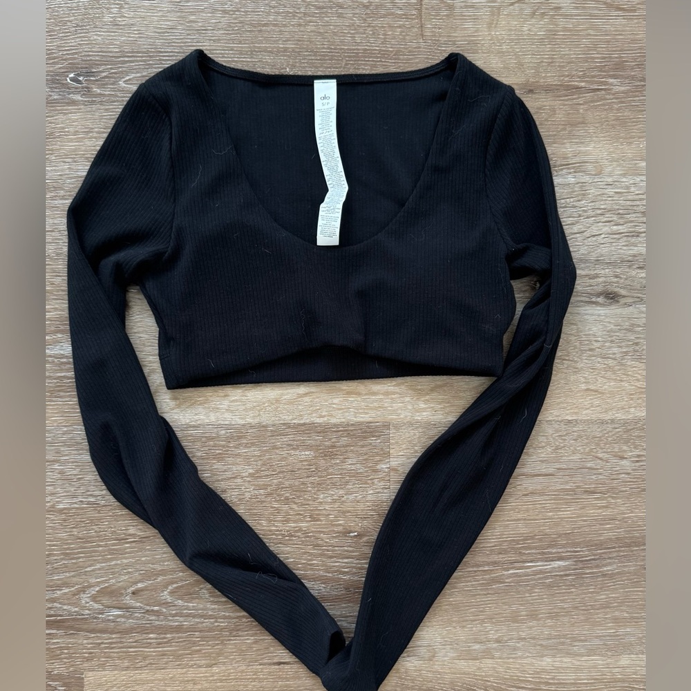 ALO Yoga Black Fitted Crop Top Long Sleeve
